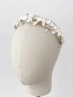 Diadema de flores de porcelana Claremont