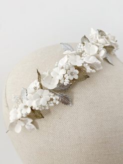 Diadema de flores de porcelana Claremont