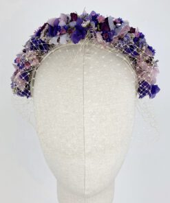 Diadema de flores preservadas moradas para invitadas, Colette.