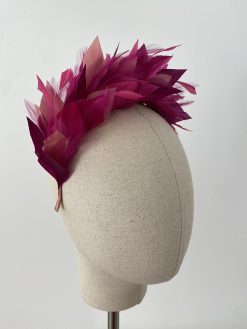 Diadema de plumas Leonor para invitadas