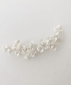 Tocado de peonías de porcelana Elmley para novia