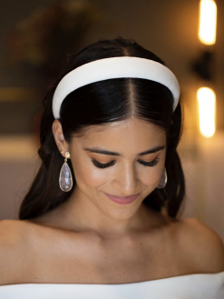 Diadema de novia hecha crepe Freya