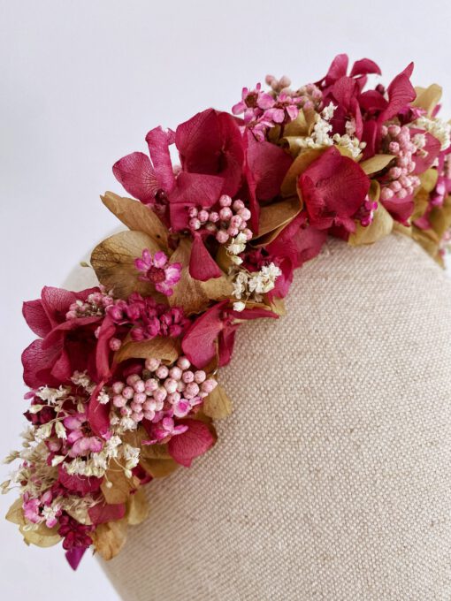 Diadema de flores preservadas de invitada Henar