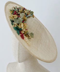 Tocado de sinamay comn flores preservadas para invitada, Iria