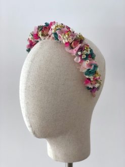 Diadema de flores preservadas para invitada Michelle