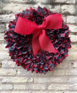 Corona de Navidad de tela con lazo rojo