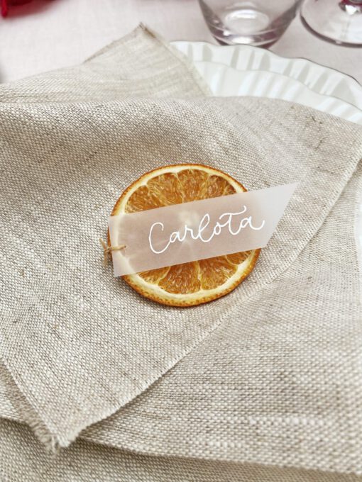Marcasitios de papel y naranja para bodas
