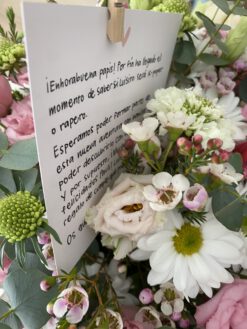 Bombonera de flores naturales personalizada