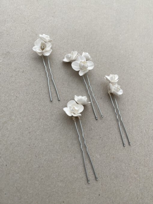 Horquillas de porcelana para novia con cristales y flores peonias