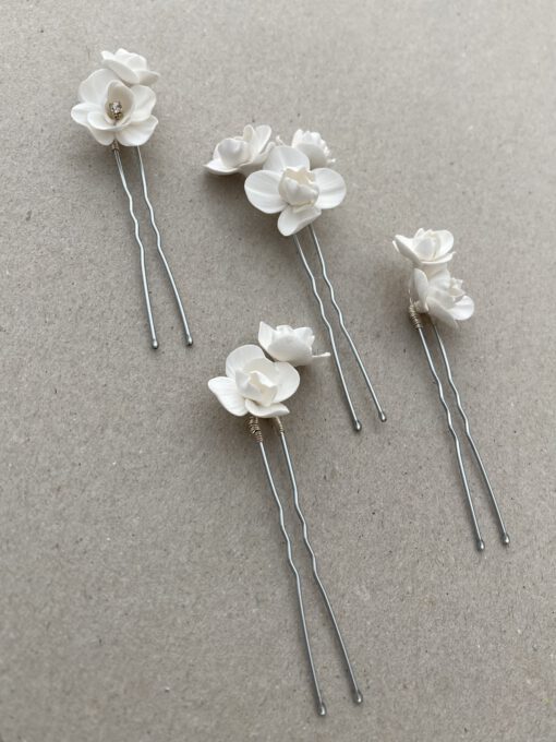 Horquillas de porcelana para novia con cristales y flores peonias