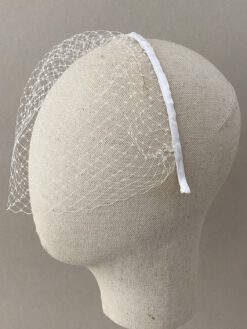 Diadema con velo de novia perfecta para combinar con otra diadema.