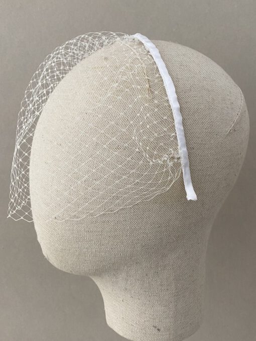 Diadema con velo de novia perfecta para combinar con otra diadema.